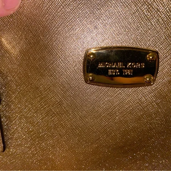EUC Michael kors gold XL tote bag - Picture 7 of 17